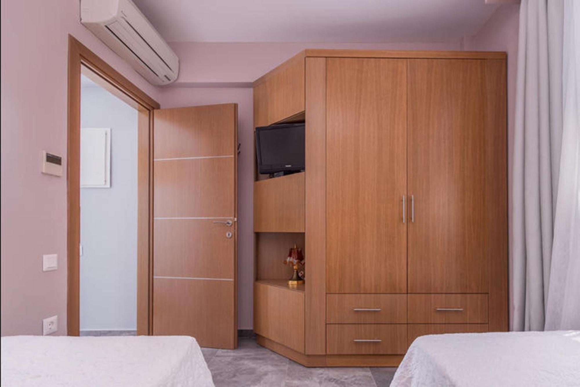 Dionysos Hotel & Suites Hanioti Exteriör bild