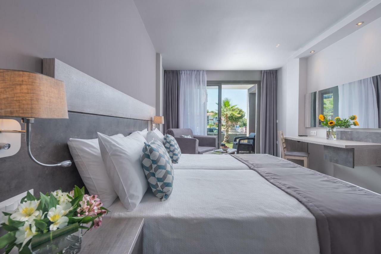 Dionysos Hotel & Suites Hanioti Exteriör bild