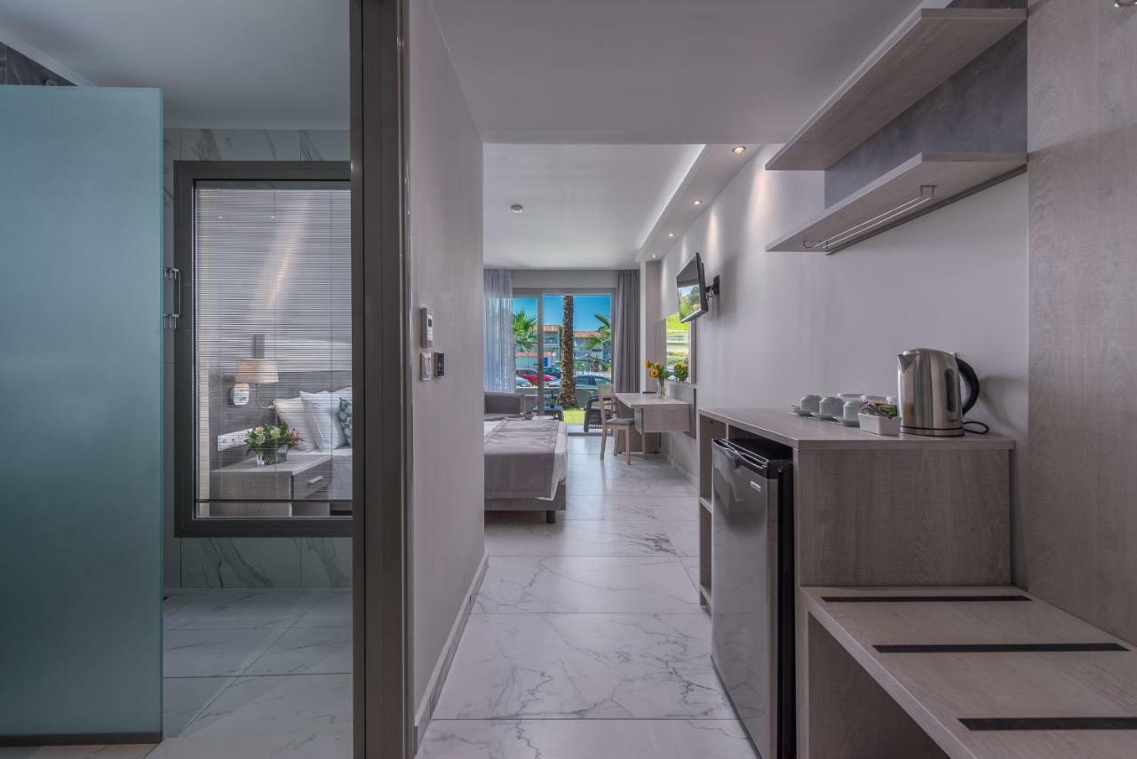 Dionysos Hotel & Suites Hanioti Exteriör bild